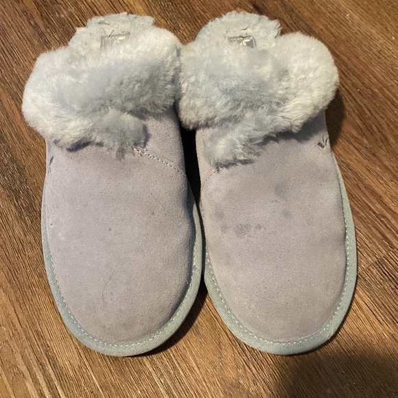 Ugg slippers size 10 light blue - Picture 2 of 2